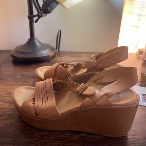 Women's Korks Size 7 Platform Sandals